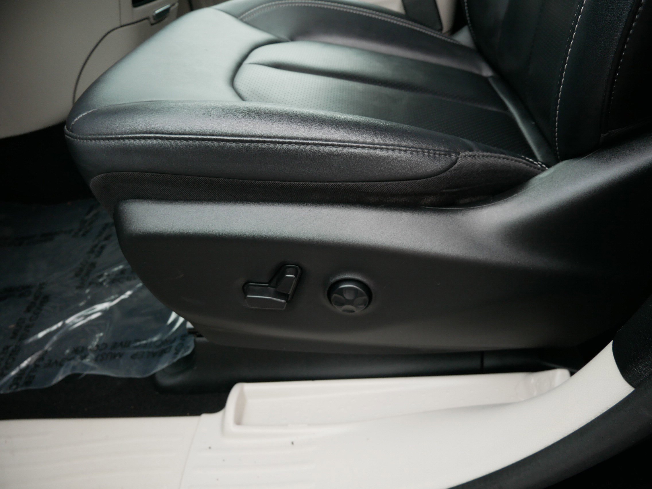 Used 2024 Chrysler Pacifica Touring-L FWD image 20