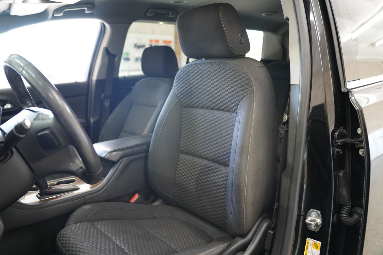 Used 2017 GMC Acadia SLE FWD image 25