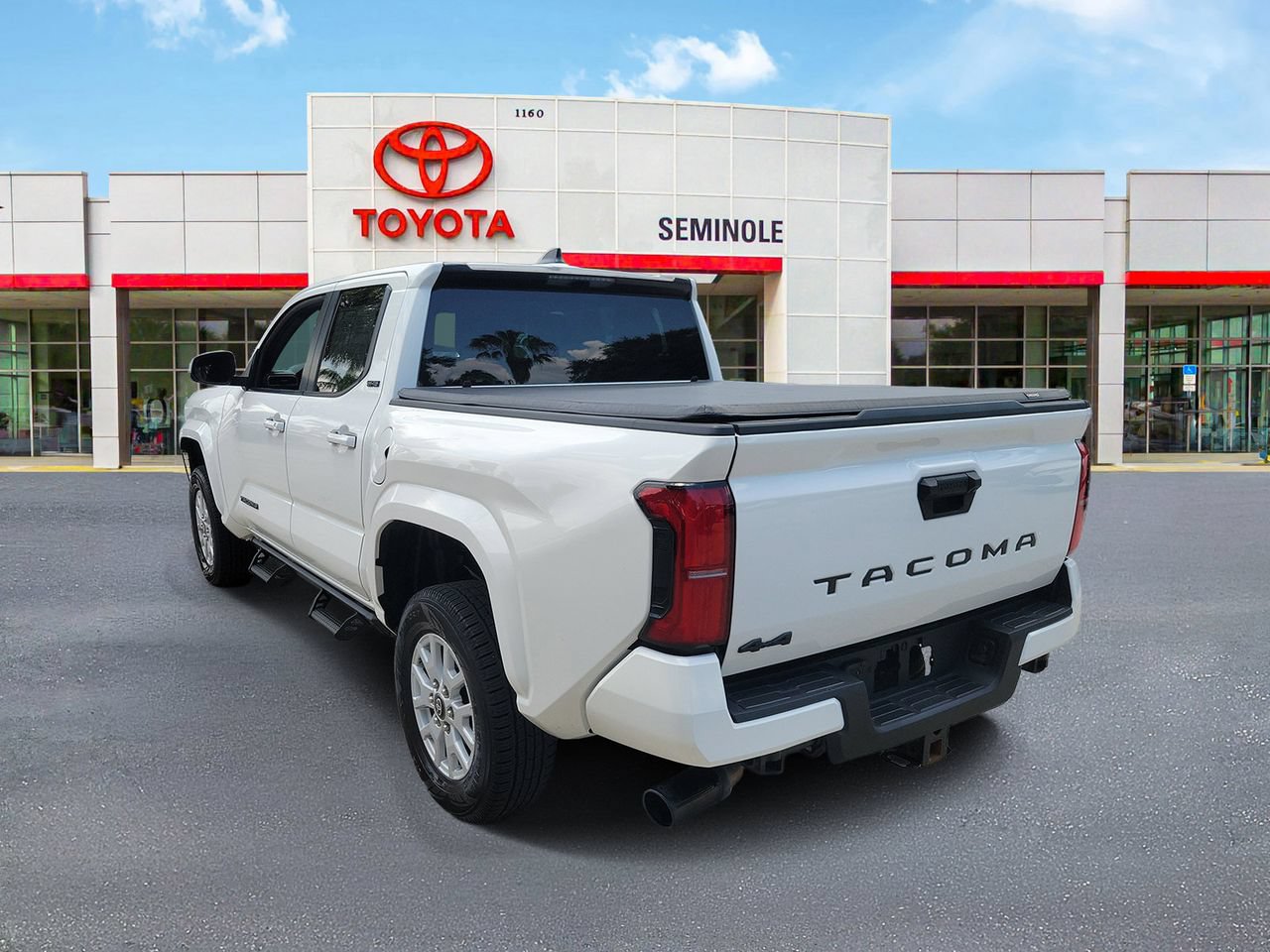 Used 2024 Toyota Tacoma SR5 AWD/4WD image 4