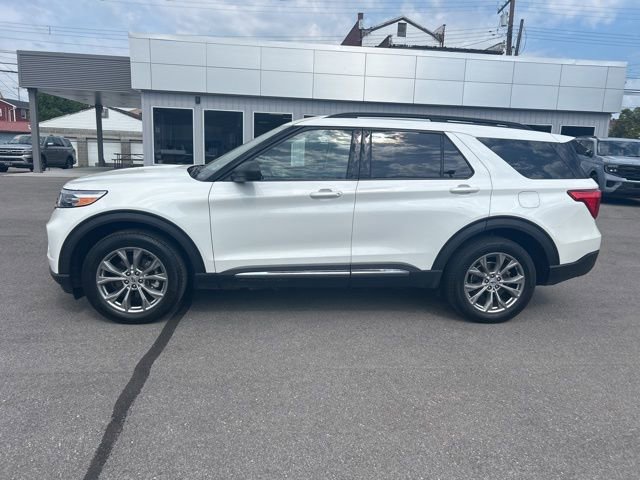 Used 2023 Ford Explorer XLT w/ Equipment Group 202A AWD/4WD image 4