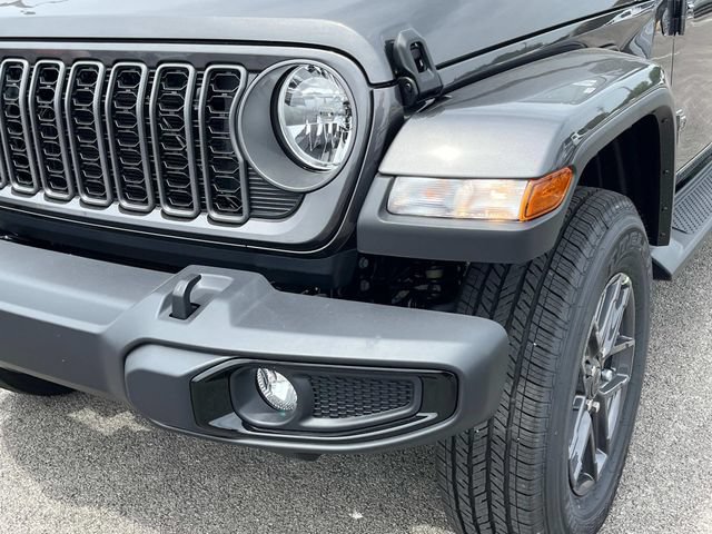 New 2025 Jeep Gladiator Sport AWD/4WD image 31