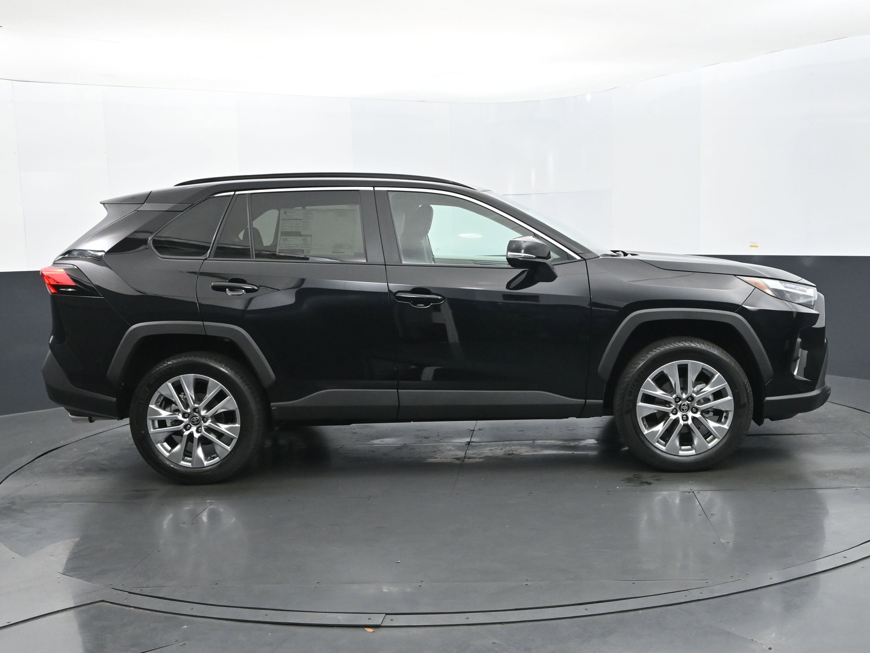 Used 2025 Toyota RAV4 XLE Premium image 6