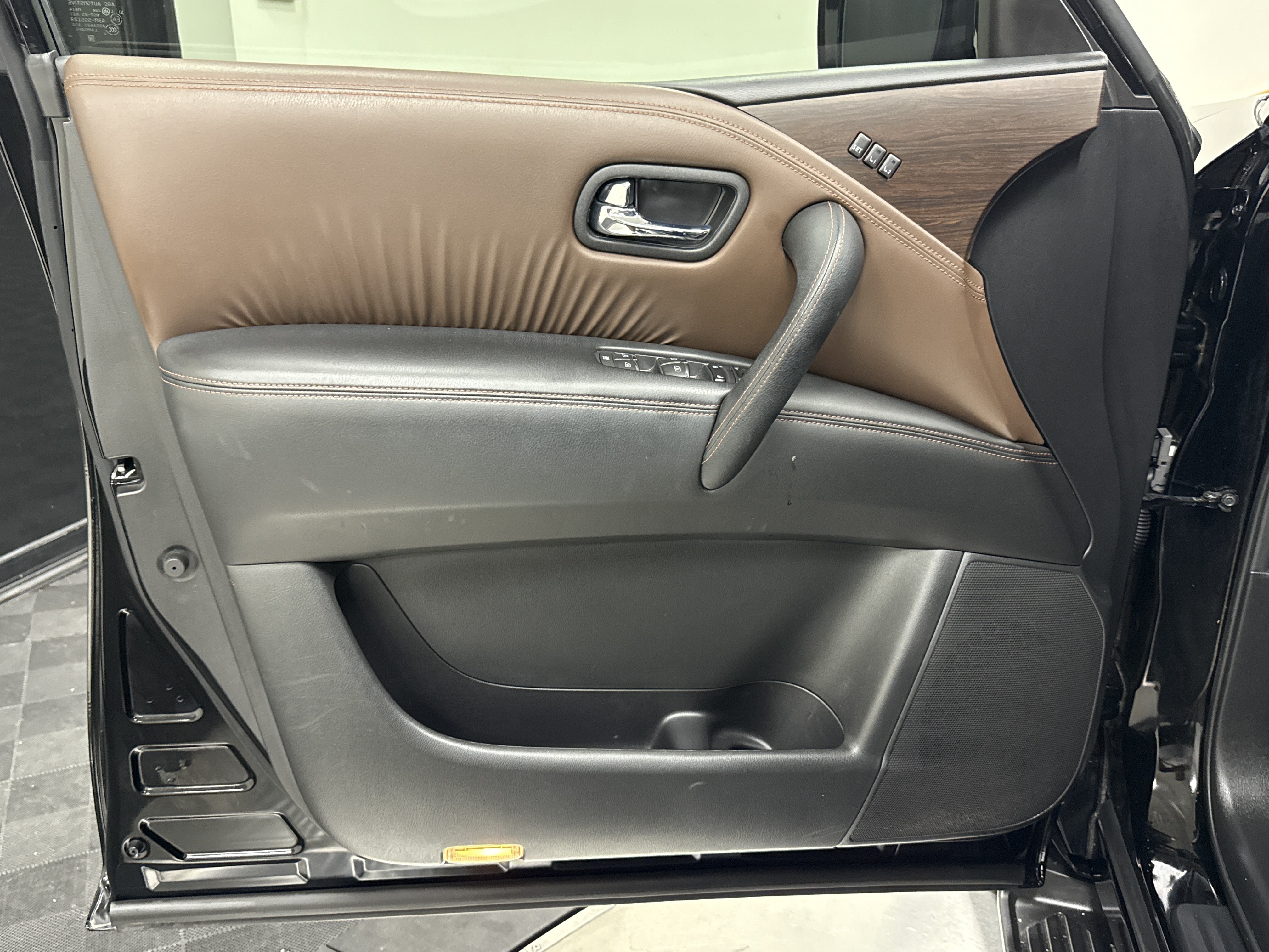 Used 2020 Nissan Armada Platinum w/ Platinum Reserve Package RWD image 9