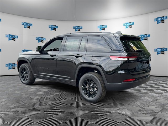 New 2025 Jeep Grand Cherokee Laredo image 3