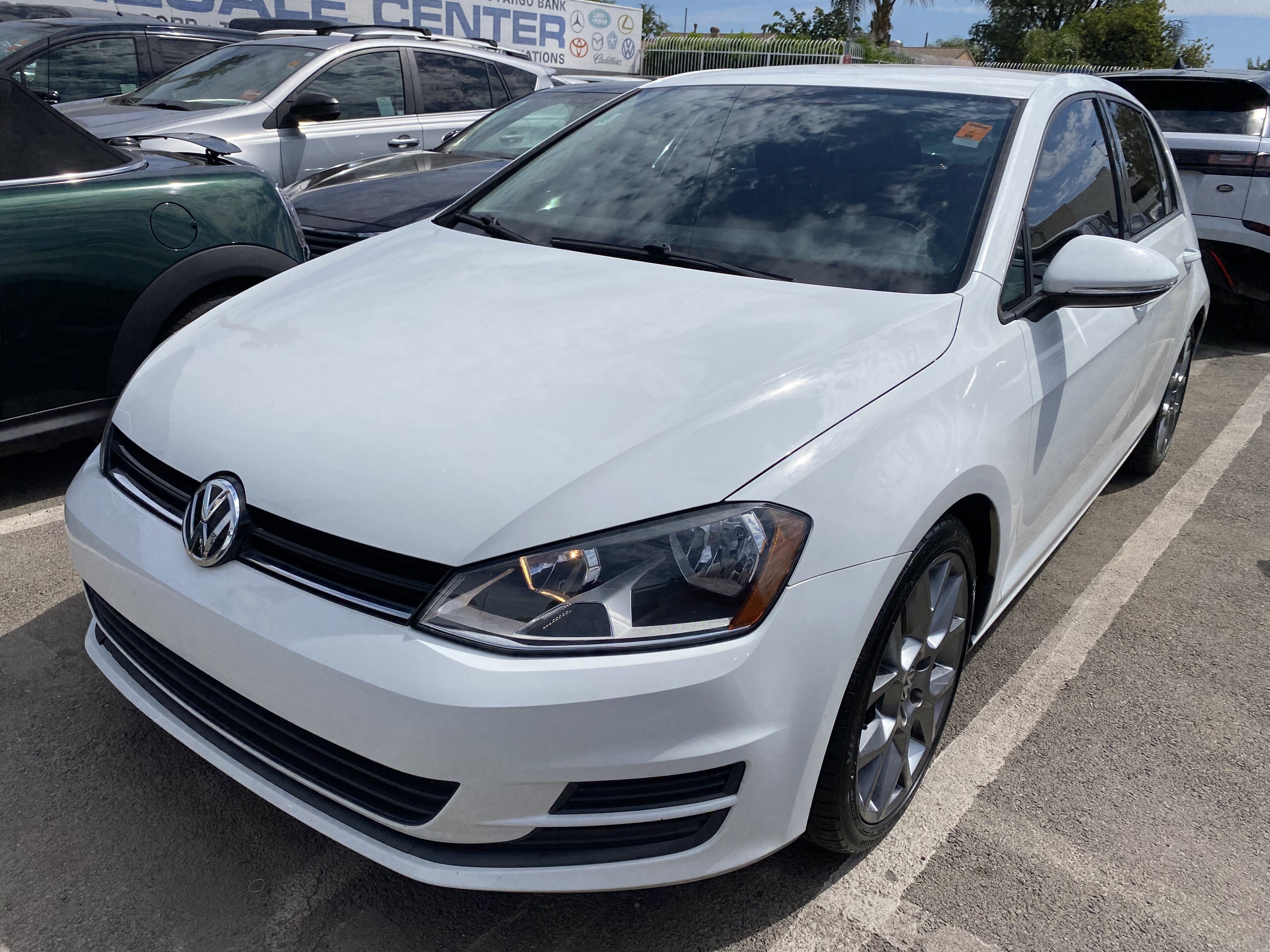 Used 2016 Volkswagen Golf S FWD image 2
