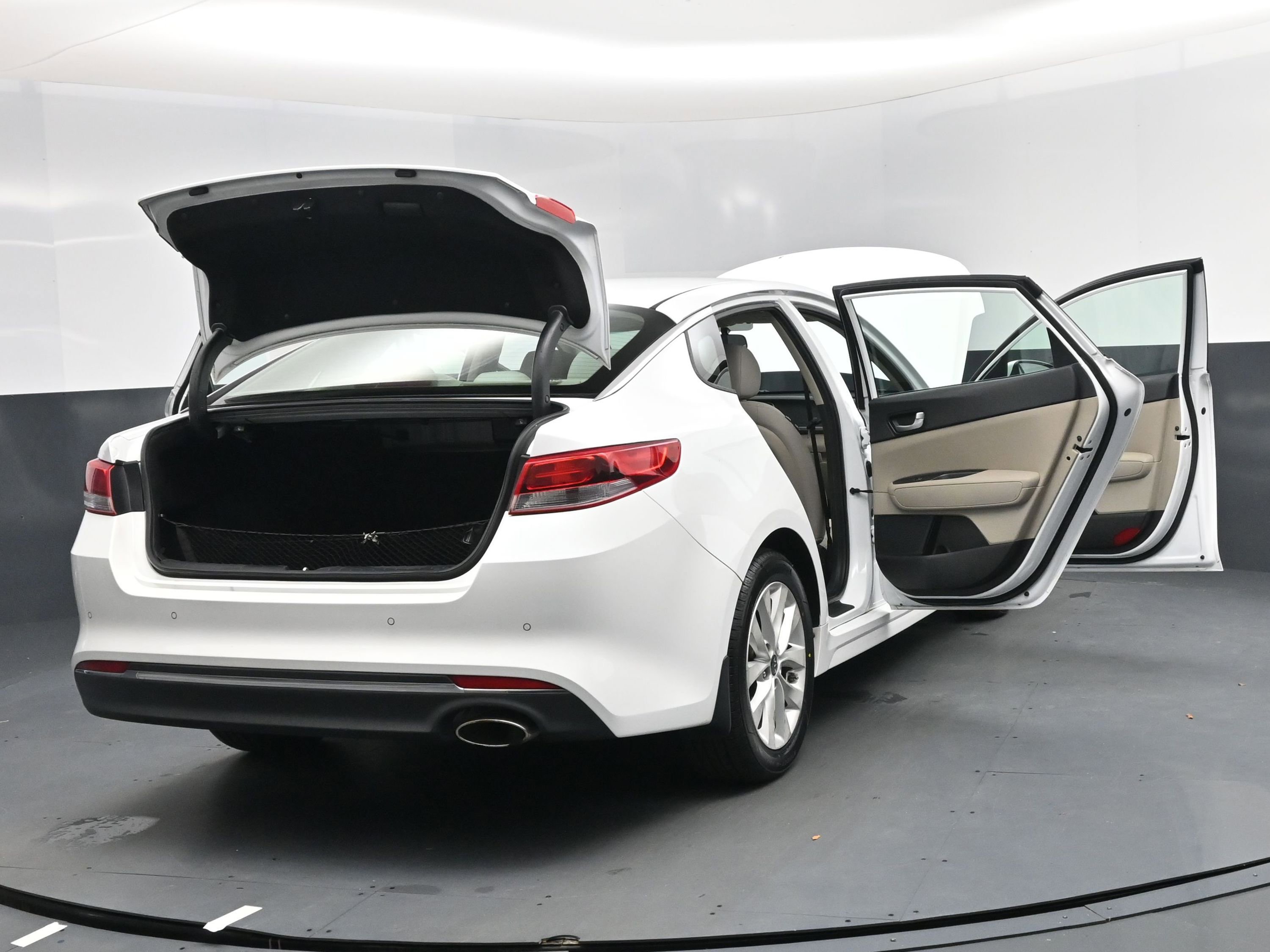 Used 2018 Kia Optima LX w/ 17" Alloy Wheels Package image 19