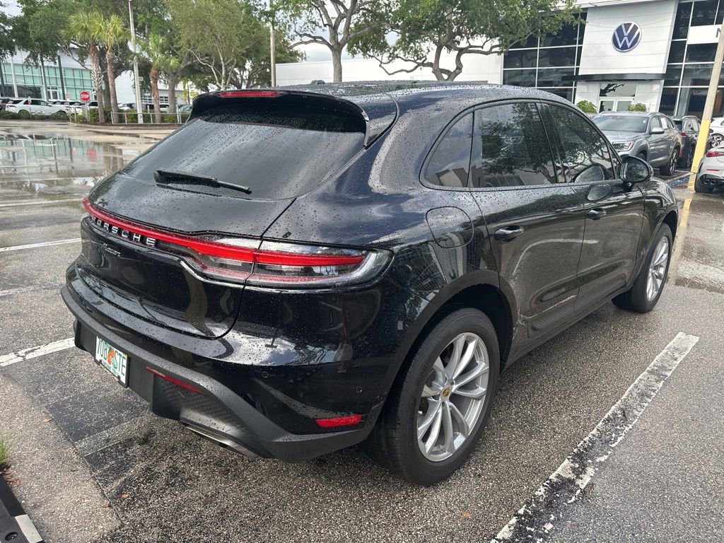Used 2022 Porsche Macan AWD/4WD image 2