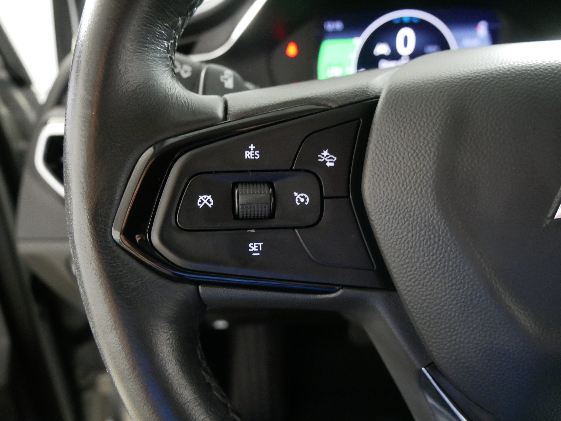 Used 2023 Chevrolet Bolt EUV LT w/ Convenience Package FWD image 27
