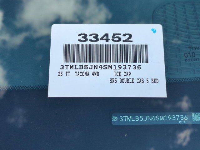 Certified 2025 Toyota Tacoma SR5 AWD/4WD image 17