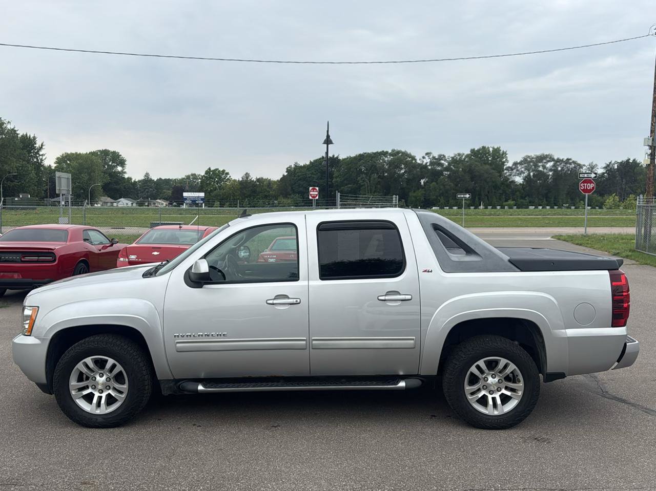 Used 2010 Chevrolet Avalanche LT AWD/4WD image 8