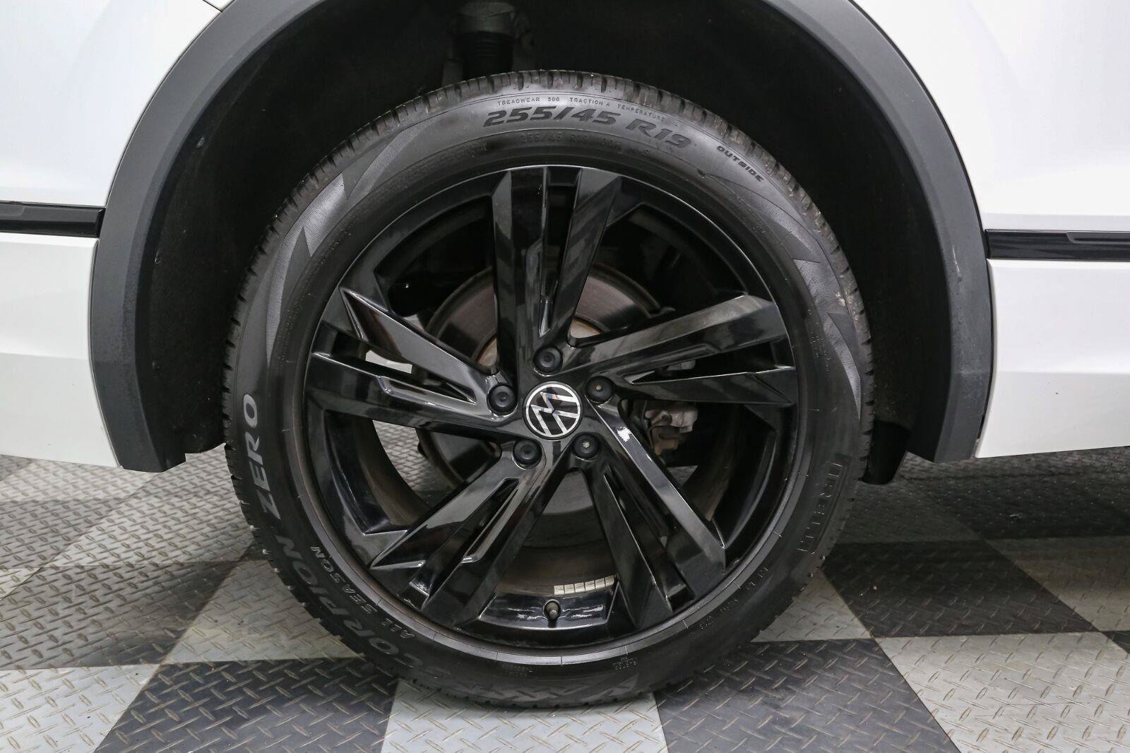 Certified 2023 Volkswagen Tiguan SE R-Line AWD/4WD image 19