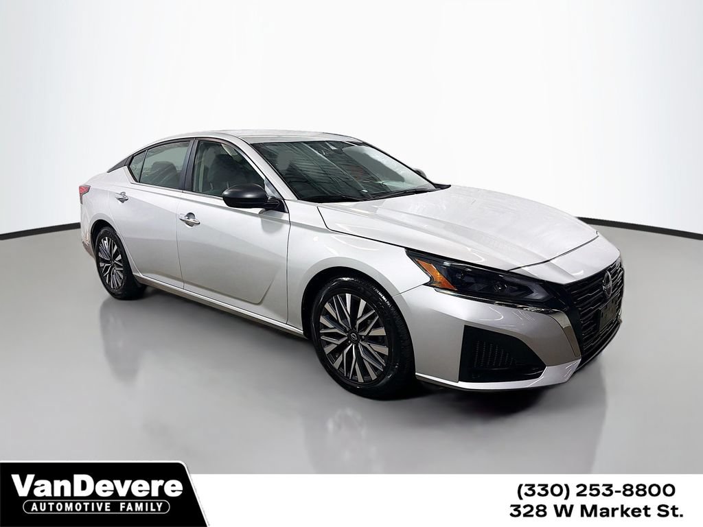 Used 2024 Nissan Altima 2.5 SV FWD image 1