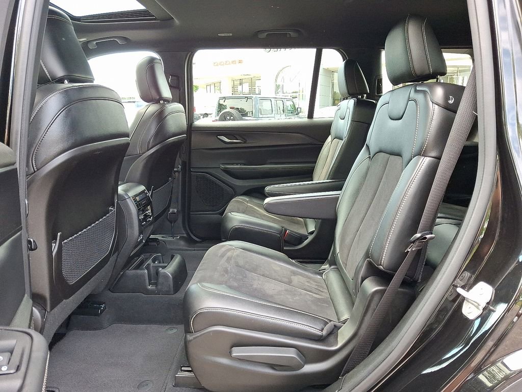Certified 2024 Jeep Grand Cherokee L Altitude AWD/4WD image 11