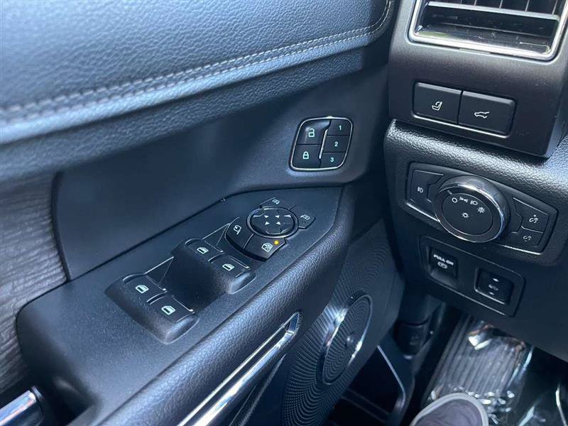 Used 2018 Ford Expedition Limited w/ Equipment Group 302A AWD/4WD image 24