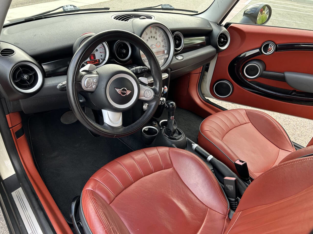 Used 2009 MINI Cooper Hardtop w/ Premium Pkg FWD image 4