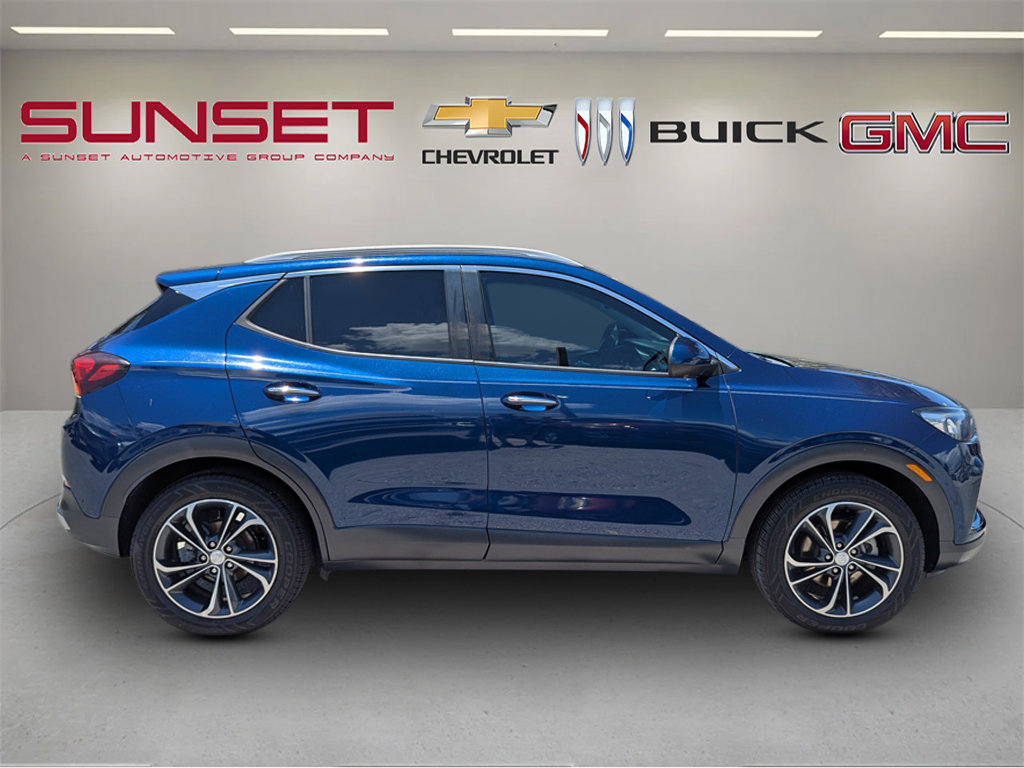 Used 2022 Buick Encore GX Essence w/ Advanced Technology Package FWD image 3