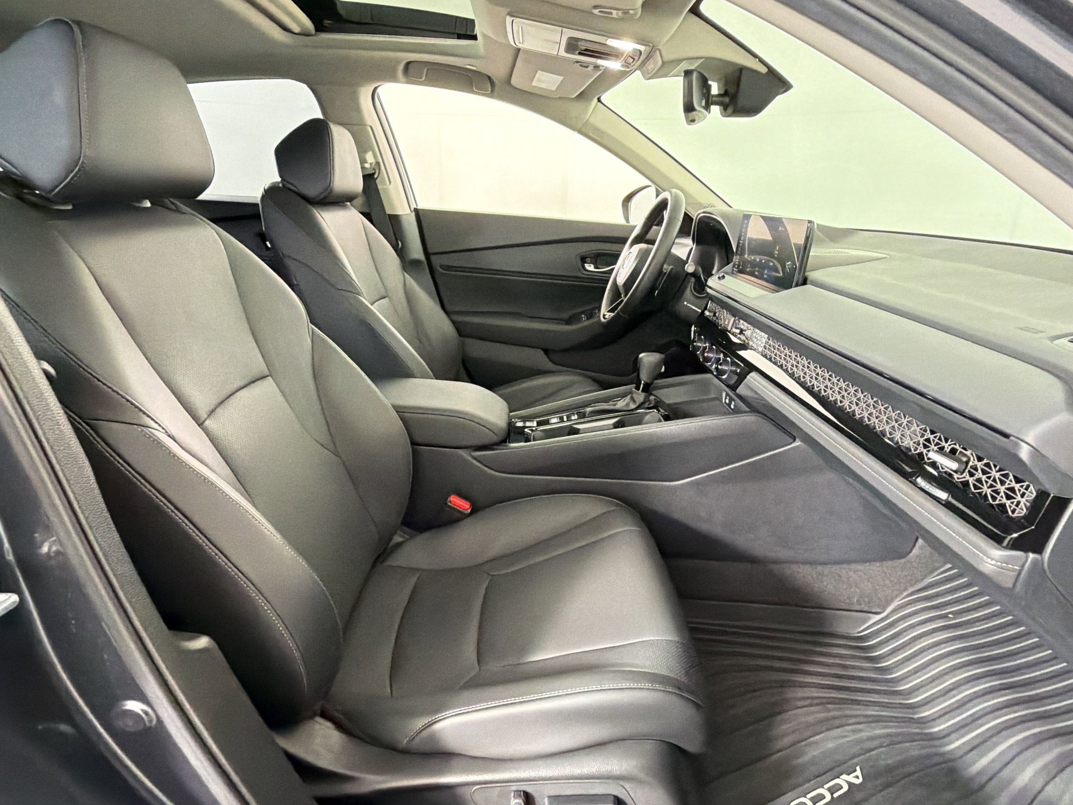 Certified 2025 Honda Accord EX-L image 30