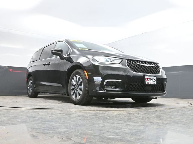 Used 2023 Chrysler Pacifica Touring-L FWD image 43