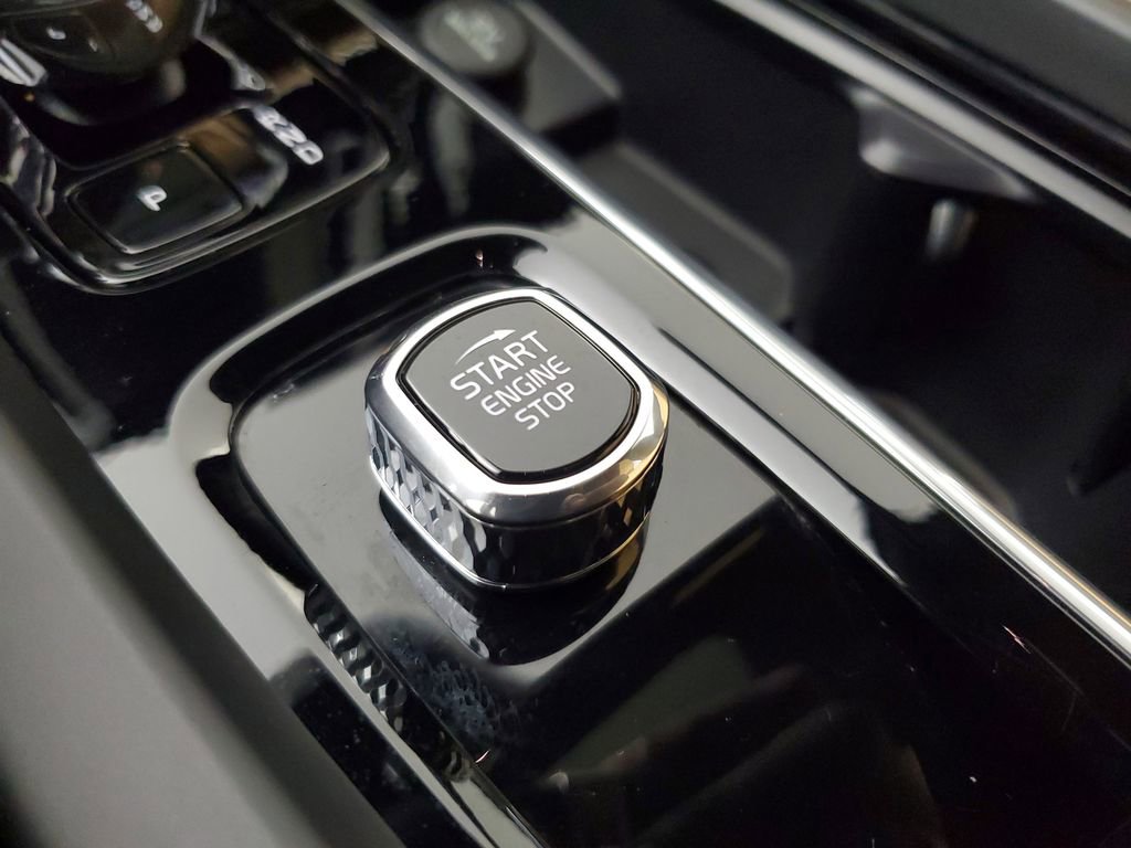 Used 2024 Volvo XC60 B5 Ultimate w/ Protection Package Premier image 35