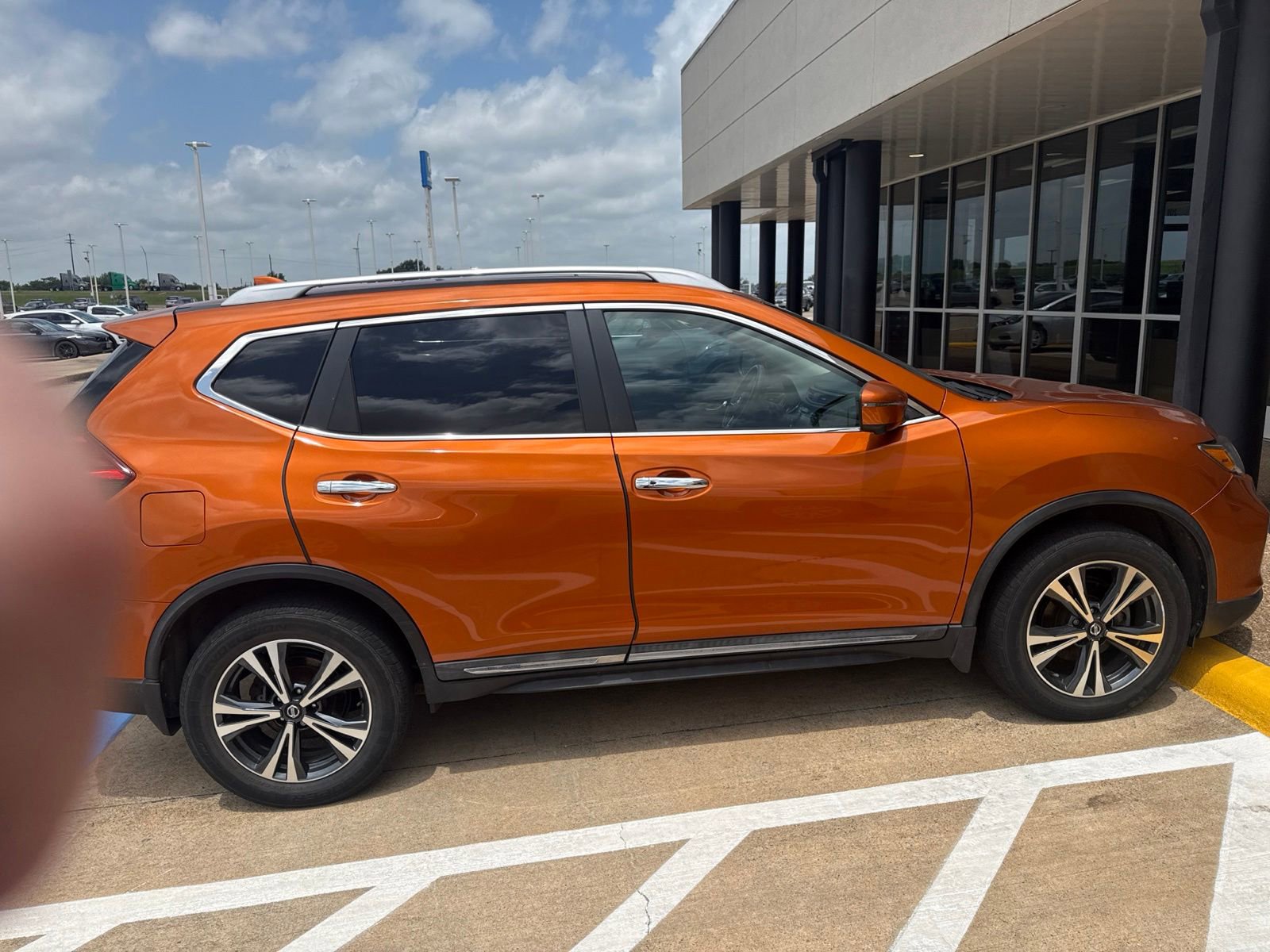Used 2017 Nissan Rogue SL w/ SL Premium Package AWD/4WD image 8