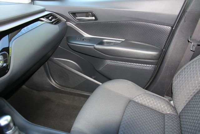 Used 2020 Toyota C-HR LE FWD image 31