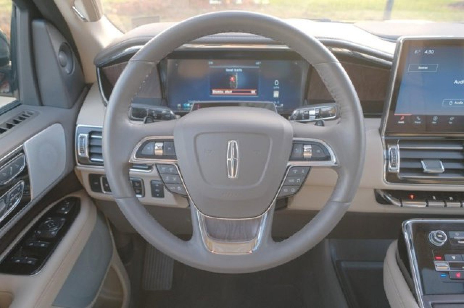 Used 2024 Lincoln Navigator Reserve image 21
