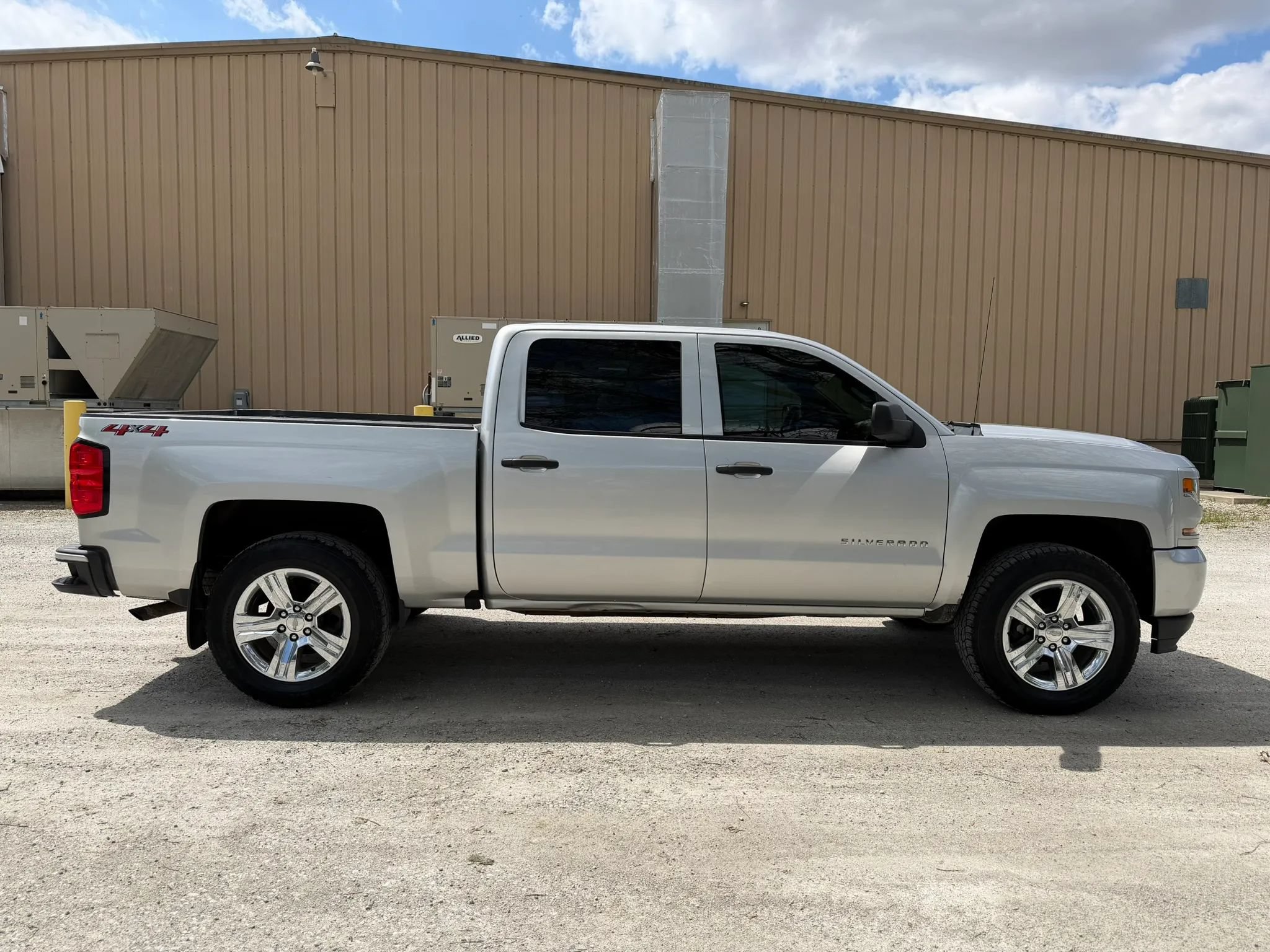 Used 2018 Chevrolet Silverado 1500 Custom w/ Custom Value Package AWD/4WD image 4