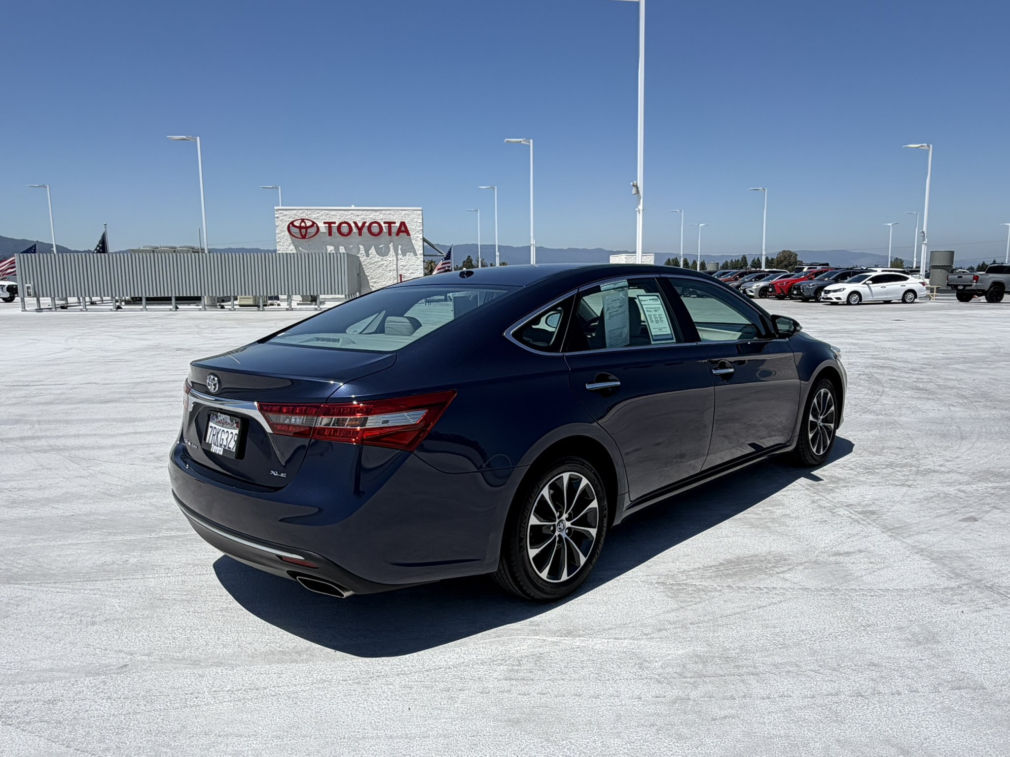 Used 2016 Toyota Avalon XLE Premium FWD image 3