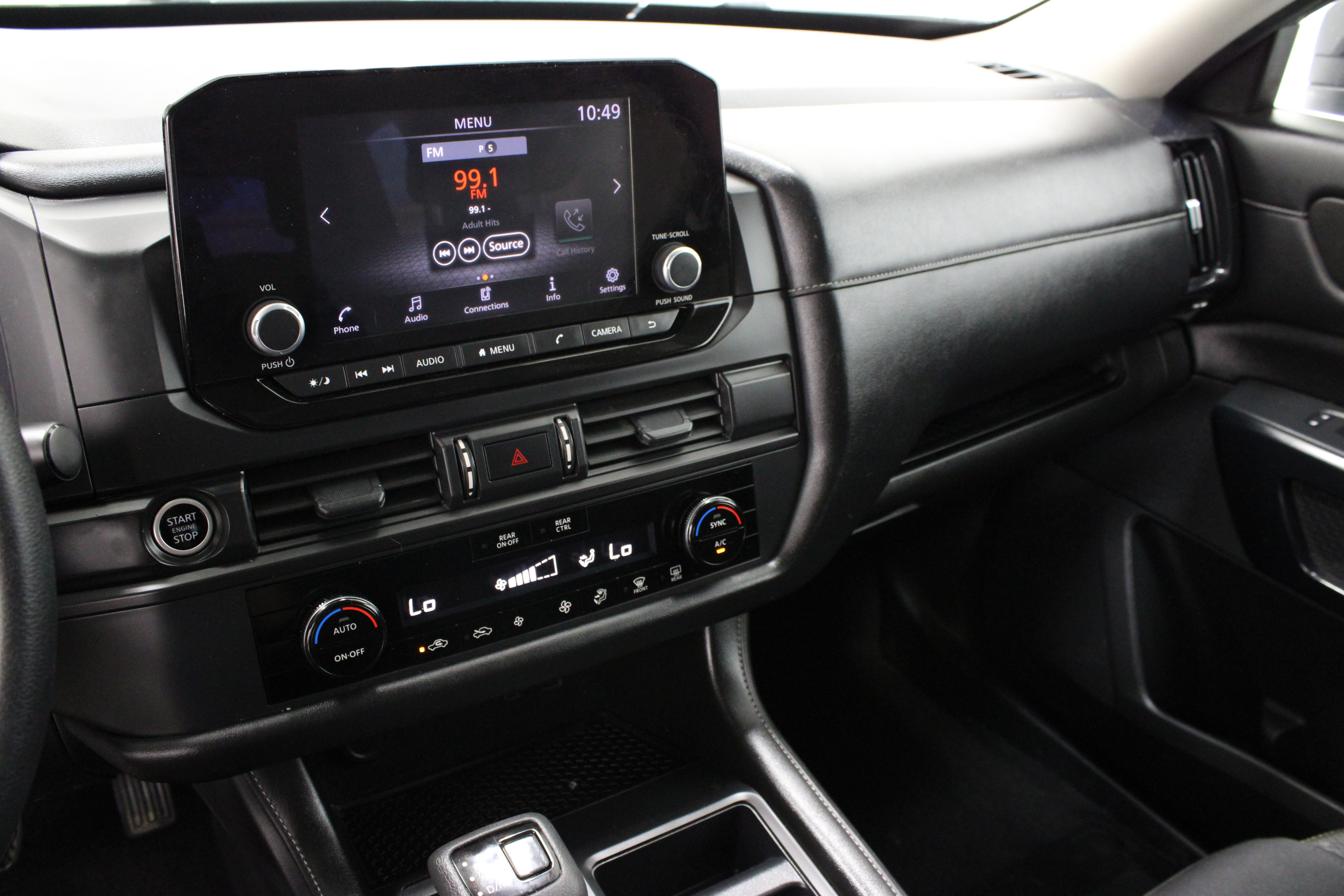 Used 2024 Nissan Pathfinder S FWD image 16