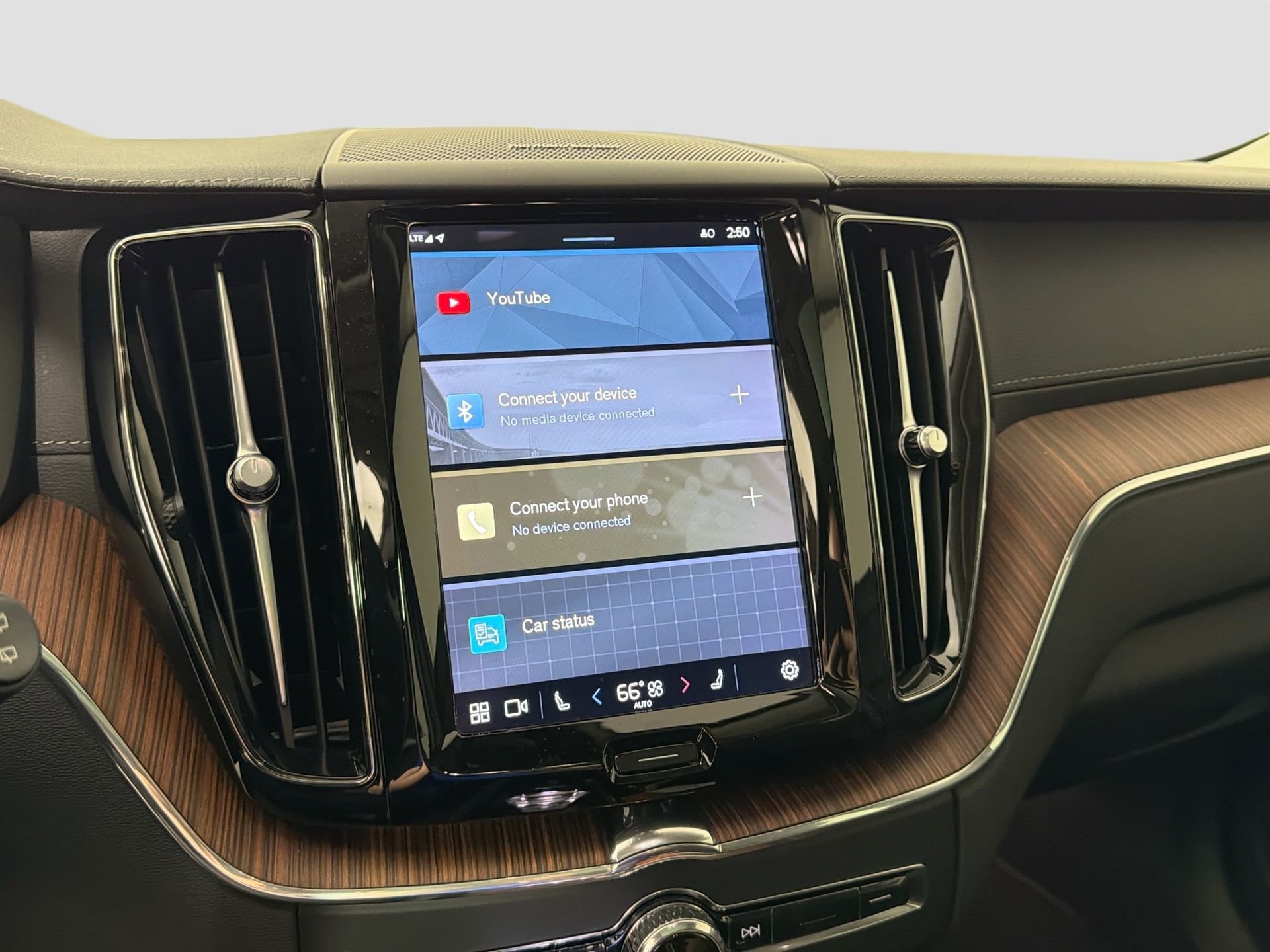 Certified 2023 Volvo XC60 B5 Ultimate image 15