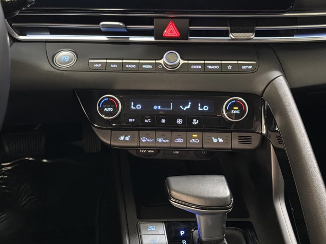Used 2024 Hyundai Elantra Limited image 32