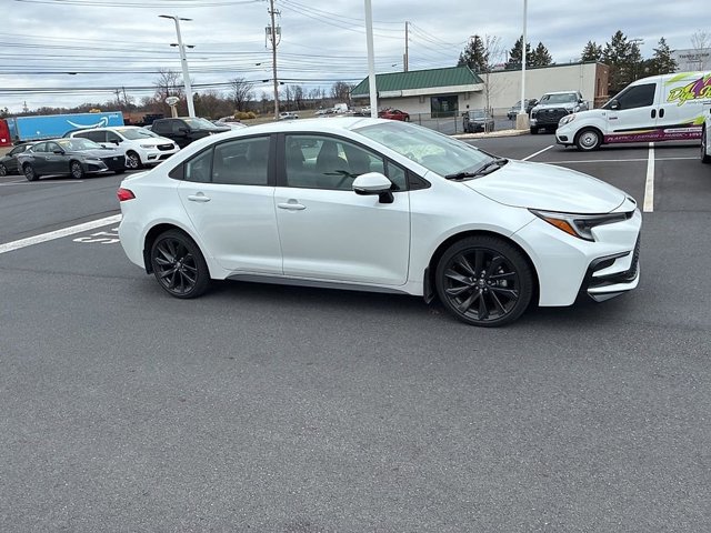 Used 2023 Toyota Corolla SE image 4