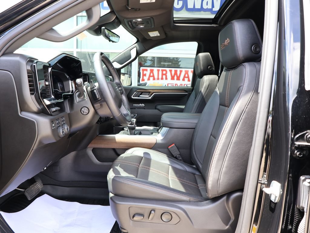 Used 2025 Chevrolet Silverado 1500 High Country w/ Midnight Edition AWD/4WD image 15