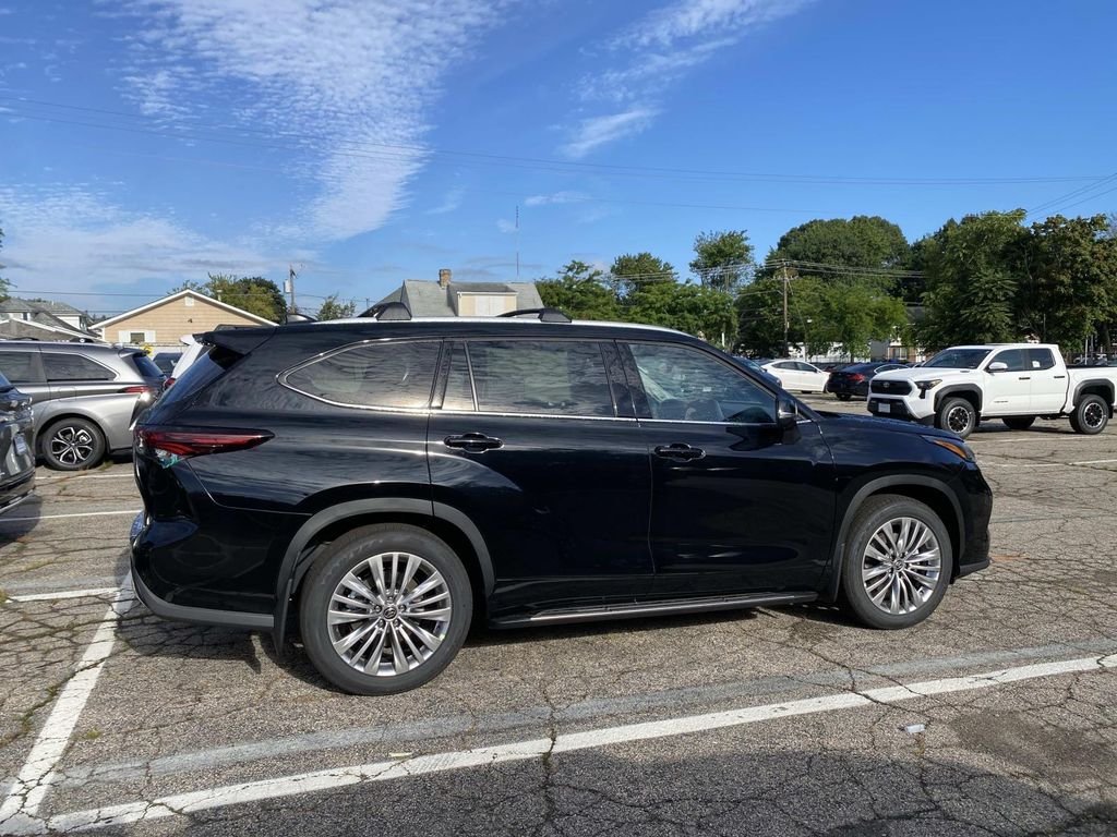 New 2026 Toyota Highlander Platinum AWD/4WD image 2