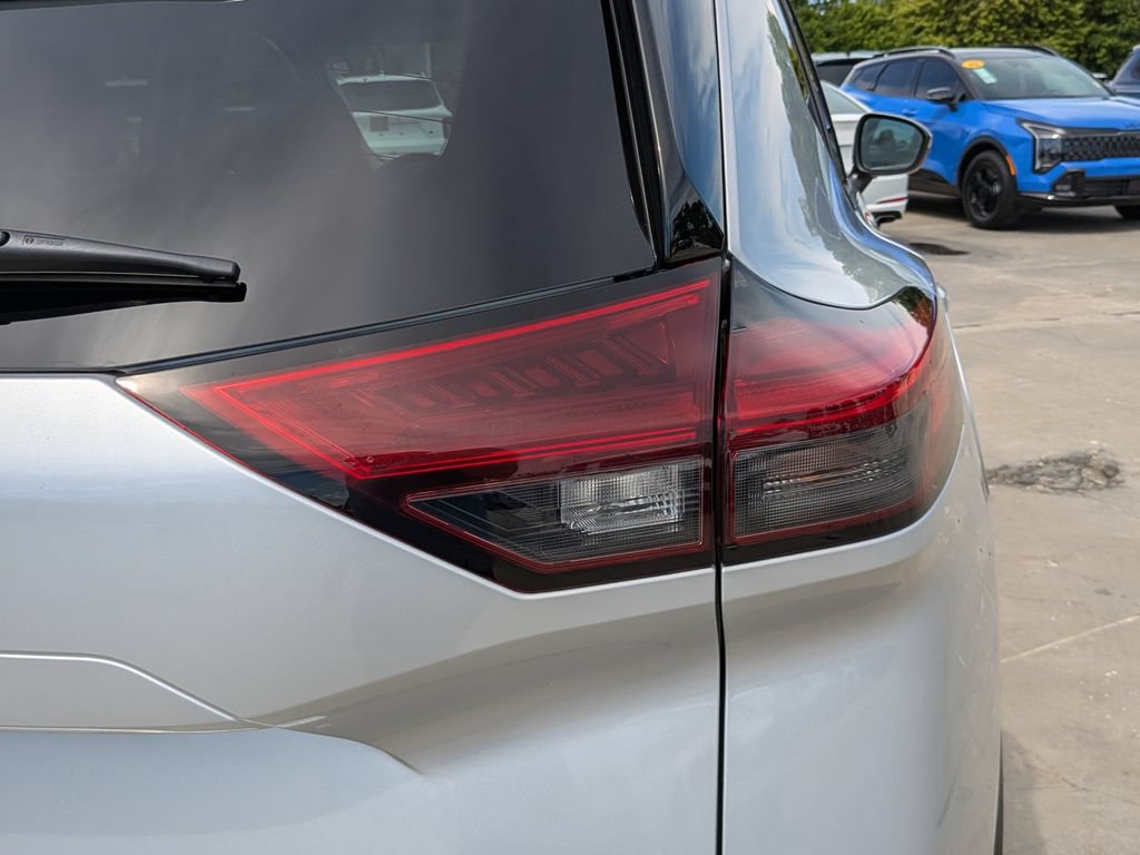 Used 2021 Nissan Rogue SV FWD image 11