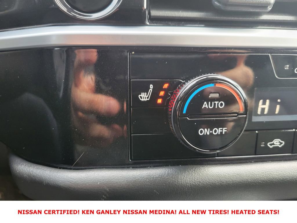 Certified 2025 Nissan Pathfinder SV image 28