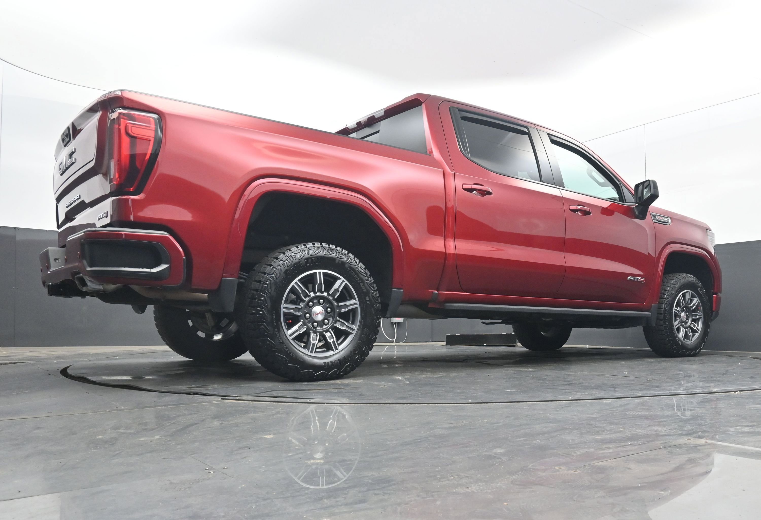 Used 2024 GMC Sierra 1500 AT4 w/ Technology Package image 32
