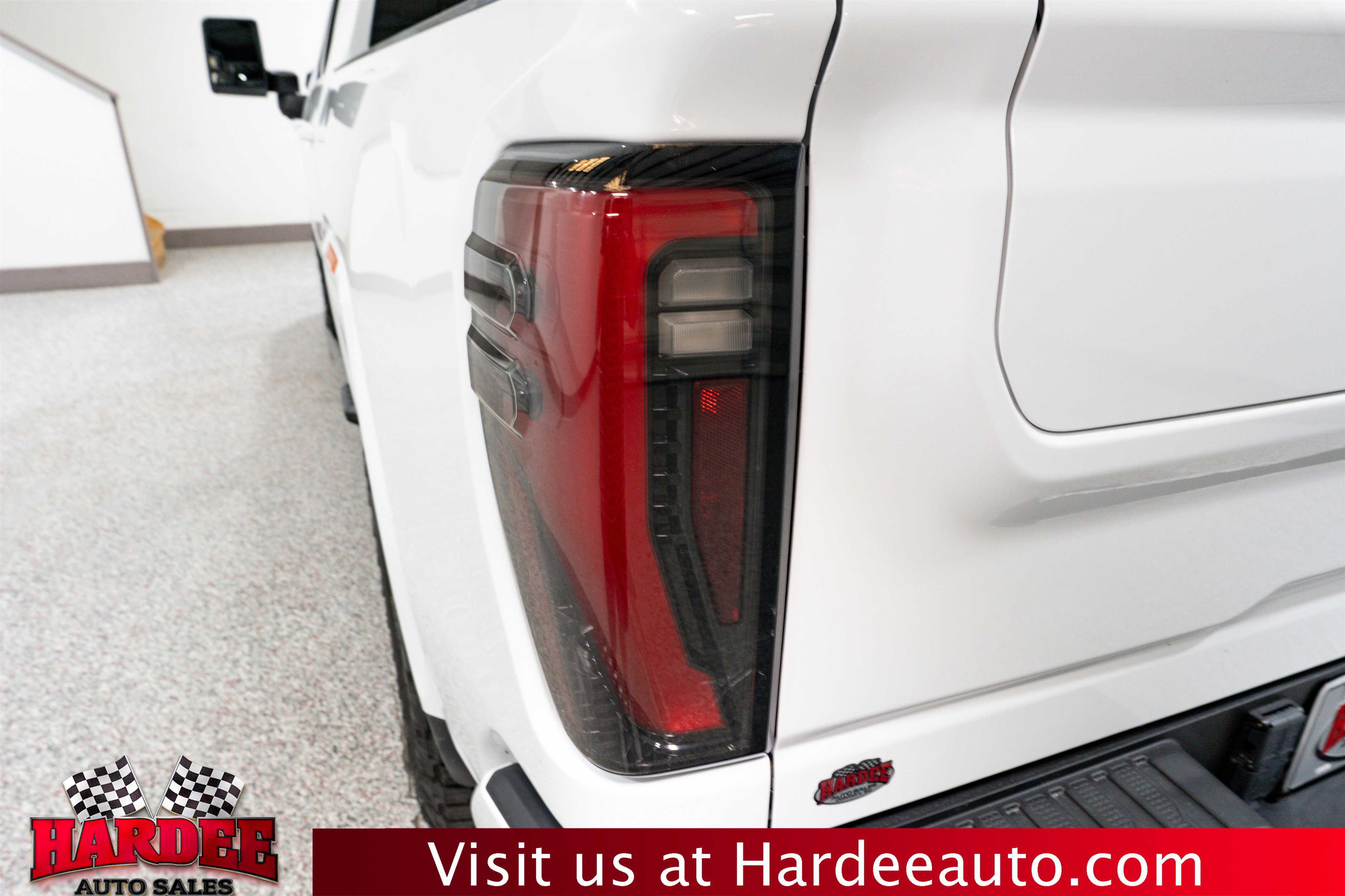 Used 2024 GMC Sierra 2500 AT4 image 9