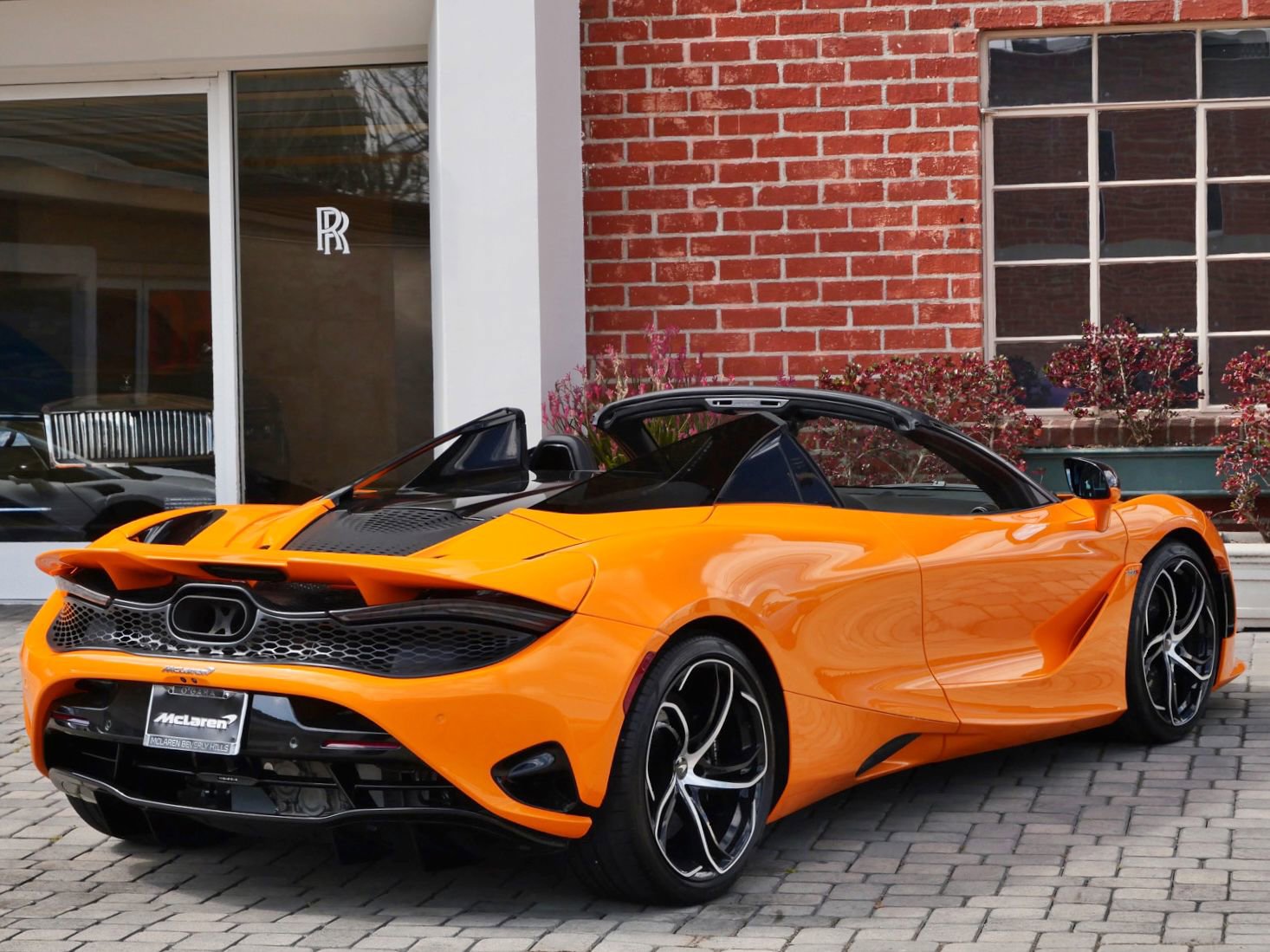 Used 2024 McLaren 750S Spider RWD image 4