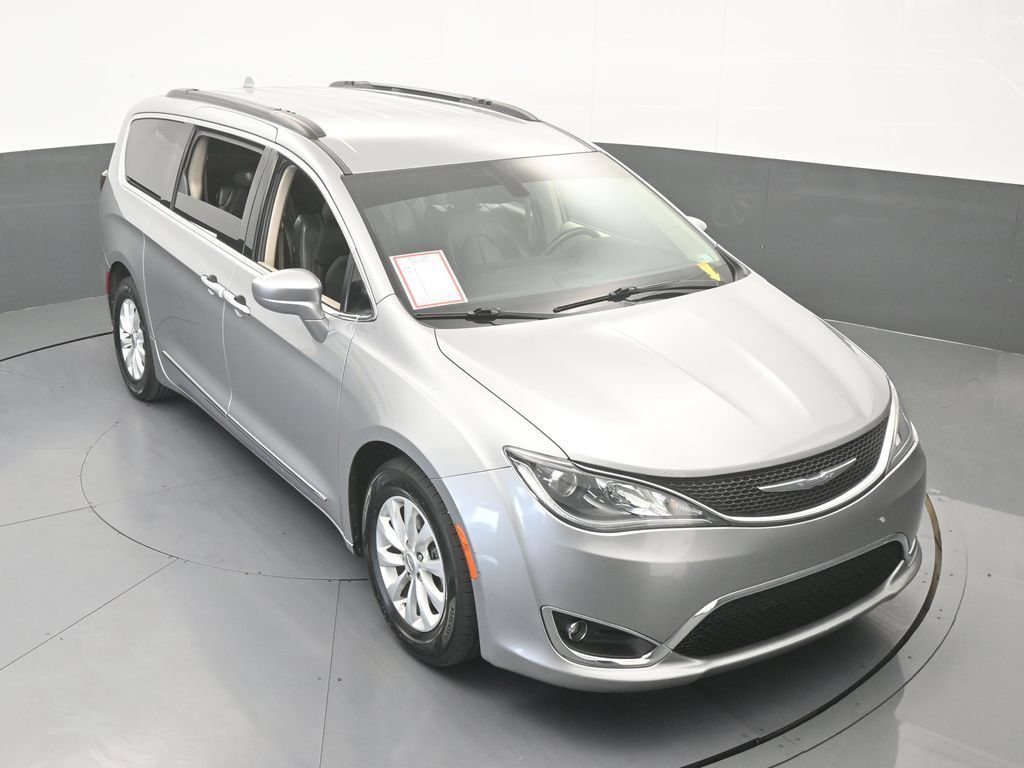 Used 2017 Chrysler Pacifica Touring-L FWD image 54