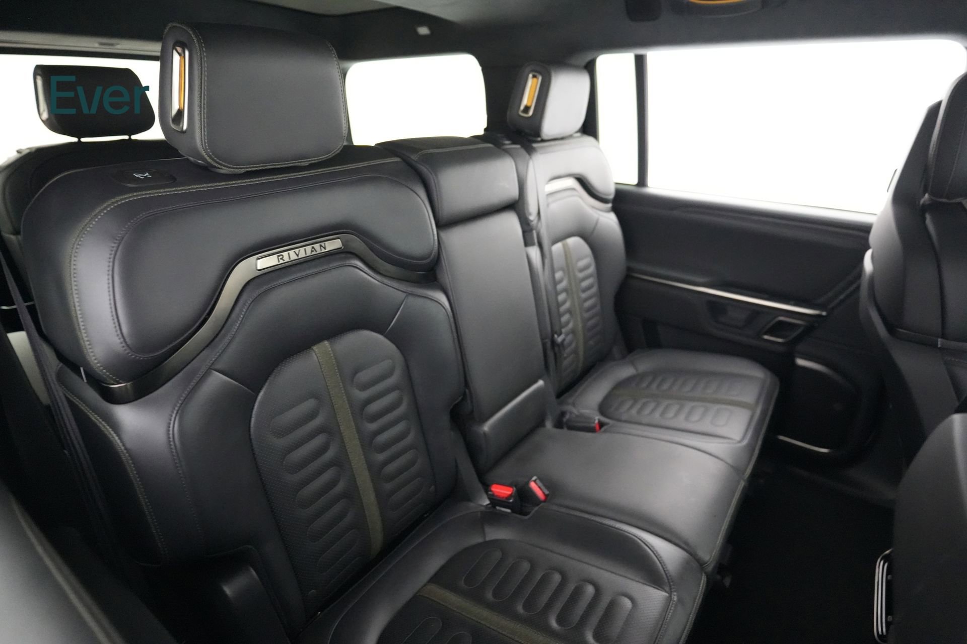 Used 2024 Rivian R1S Adventure image 5