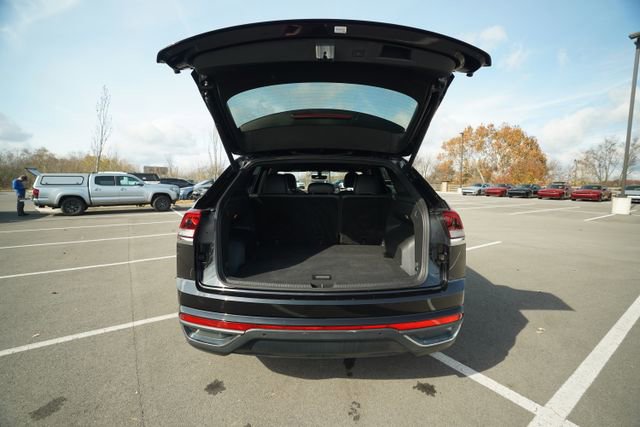 Used 2021 Volkswagen Atlas Cross Sport SE w/ Panoramic Sunroof Package image 17