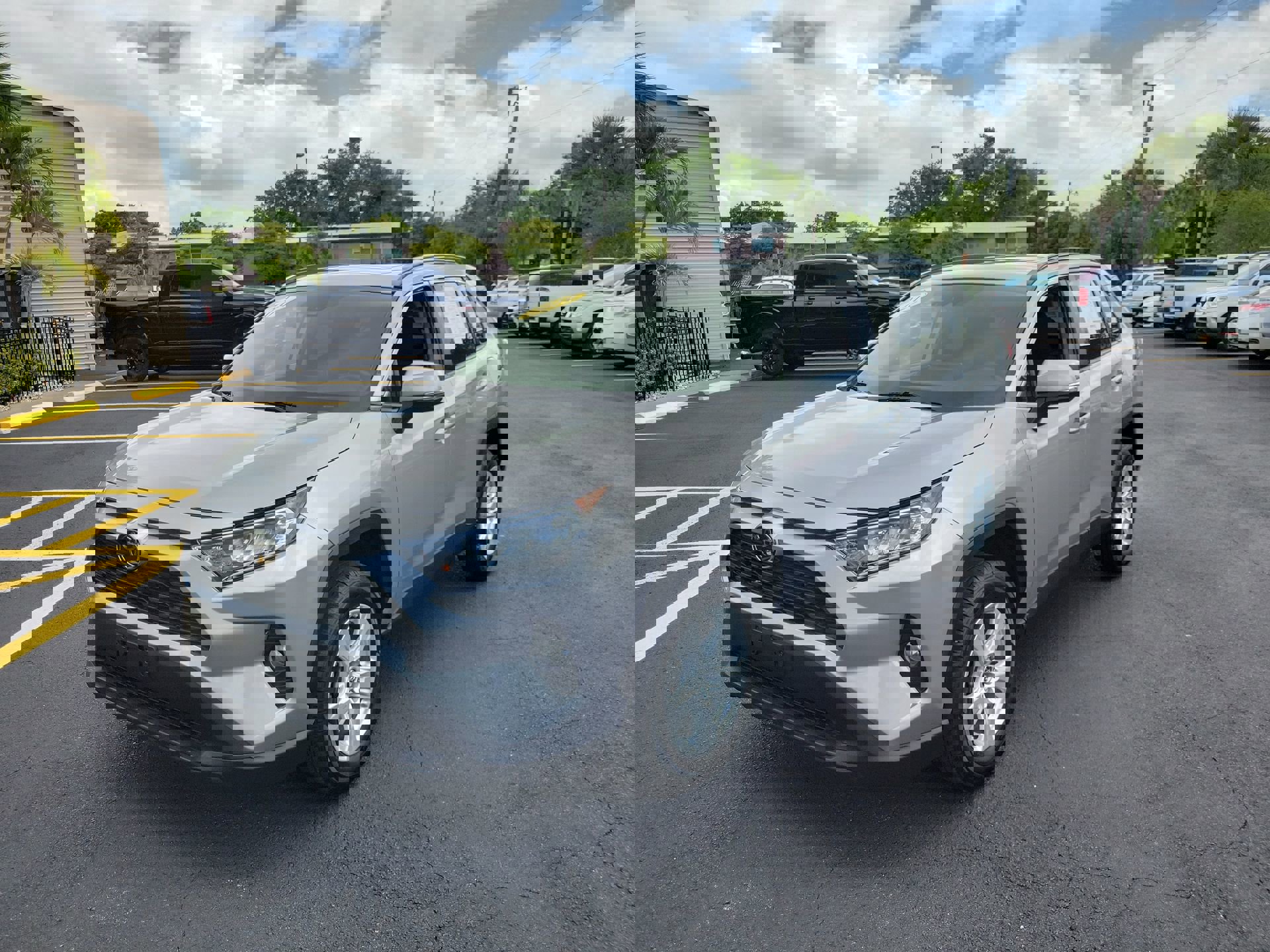 Used 2019 Toyota RAV4 XLE w/ Convenience Package AWD/4WD image 10