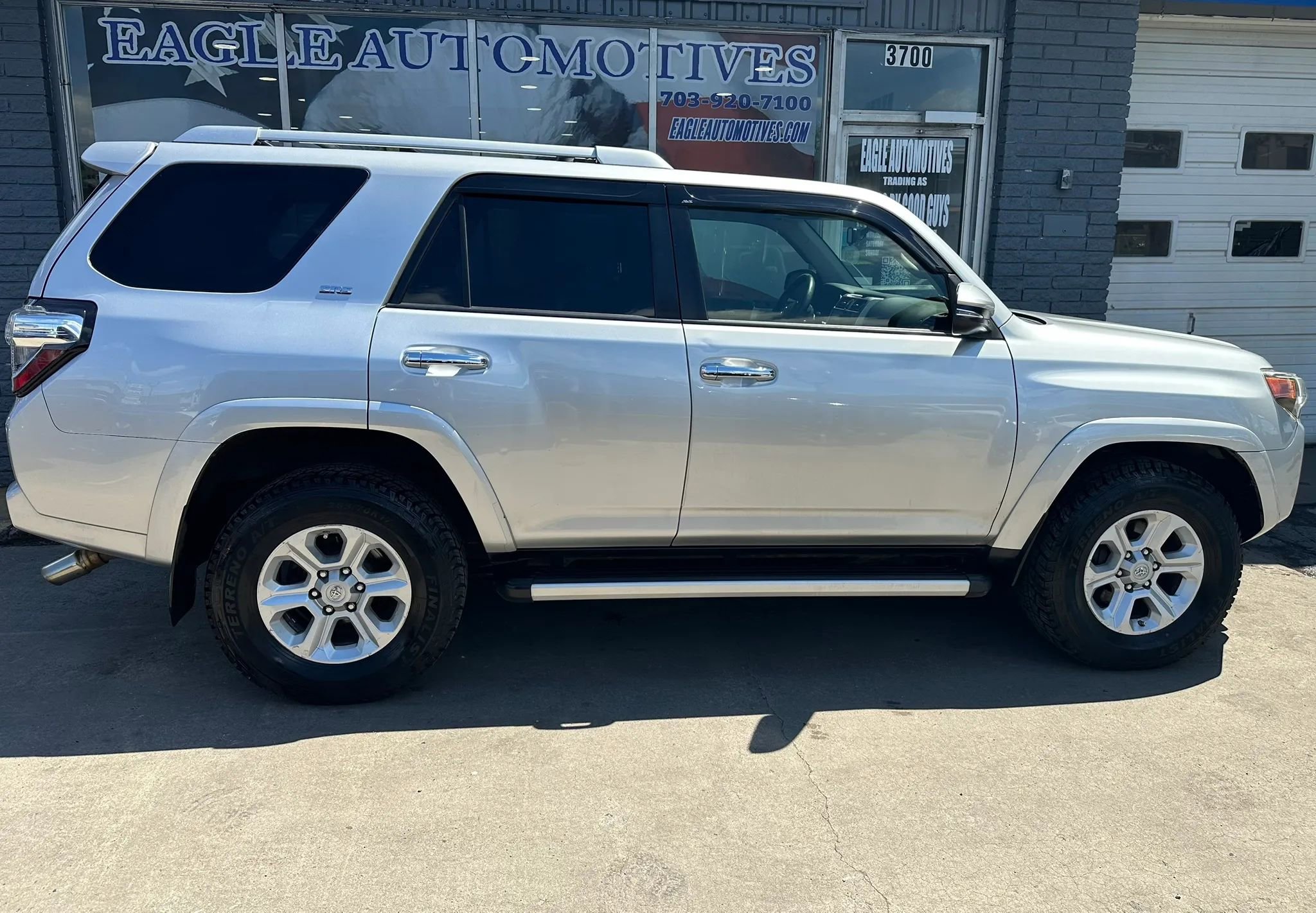 Used 2016 Toyota 4Runner SR5 Premium AWD/4WD image 2