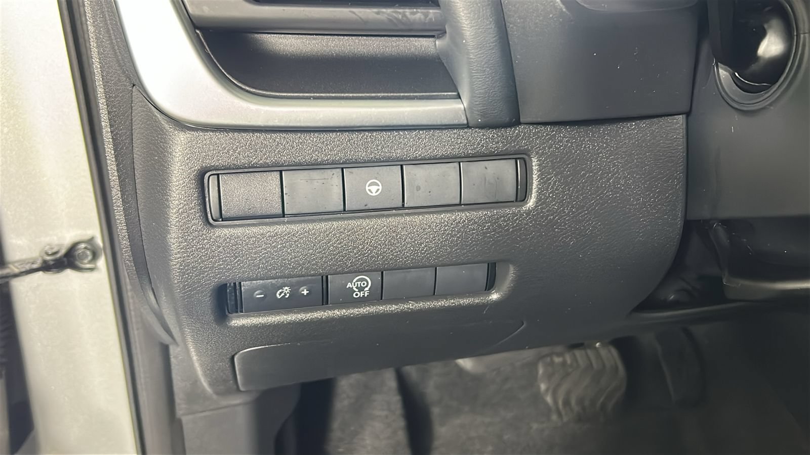 Used 2023 Nissan Rogue SV AWD/4WD image 24