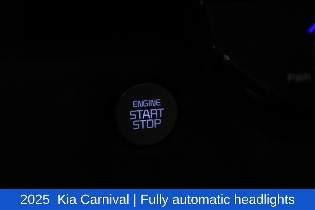 Used 2025 Kia Carnival FWD image 17