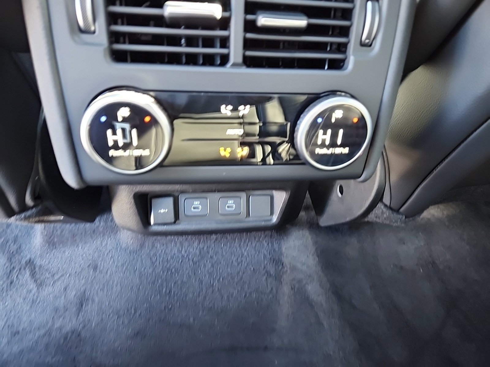 Certified 2025 Land Rover Discovery S image 26