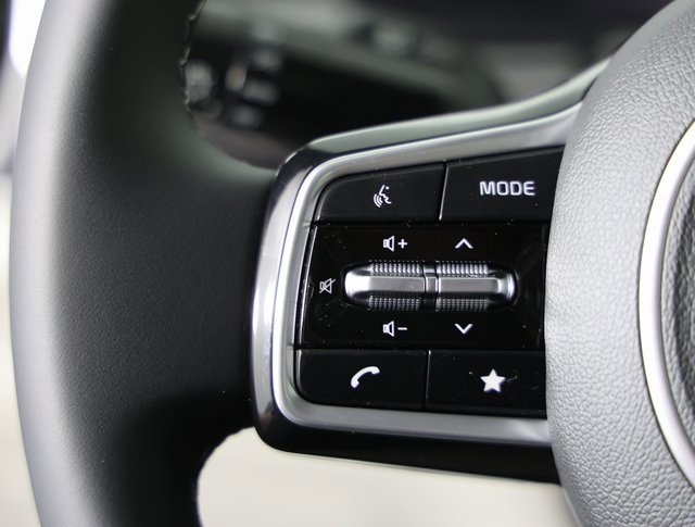 Certified 2025 Kia Sorento S w/ Panoramic Sunroof Package image 15