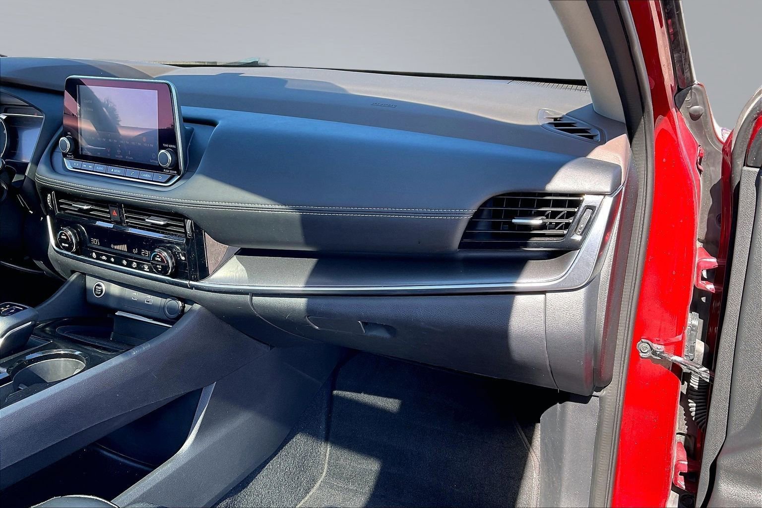 Used 2021 Nissan Rogue SV image 15