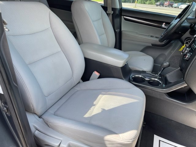 Used 2011 Kia Sorento LX image 17